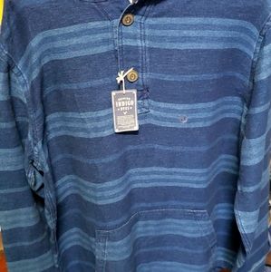 Hooded long sleeve shirt